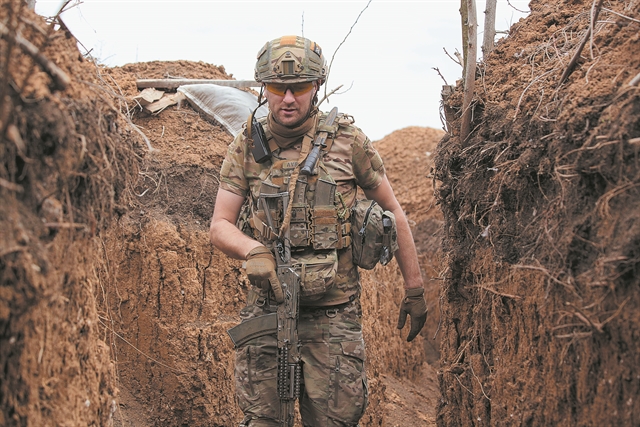 Συνεχίζουν να συγκεντρώνουν στρατό στα σύνορα οι Ρώσοι