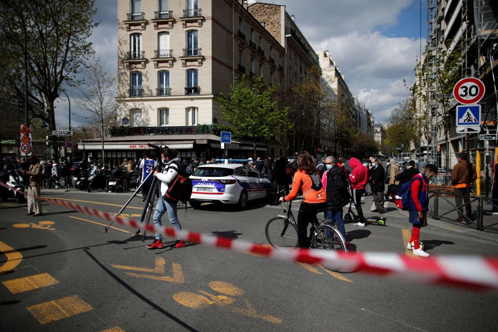 Παρίσι : Ένας νεκρός και ένας τραυματίας από τους πυροβολισμούς έξω από το νοσοκομείο