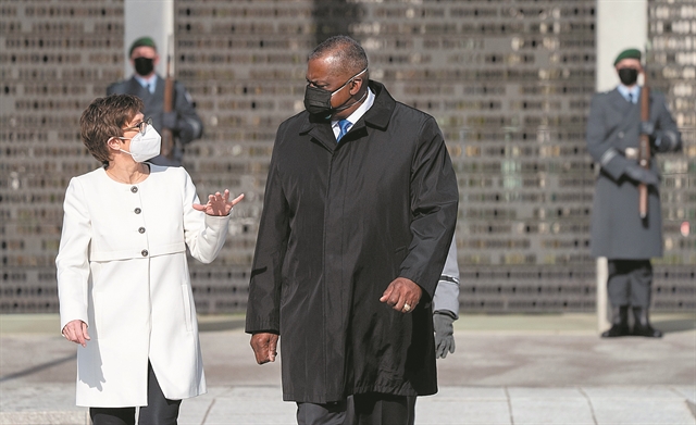 «Μήνυμα ενότητας» των ΗΠΑ που συσφίγγουν τις σχέσεις με τη Γερμανία