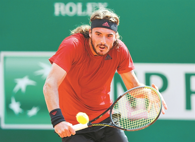 Προέλαση Τσιτσιπά στο Μόντε Κάρλο