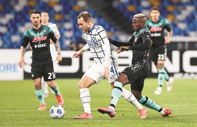Η Νάπολι φρέναρε την Ιντερ