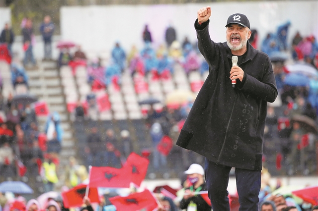 Εντι Ράμα όπως… Ενβέρ Χότζα