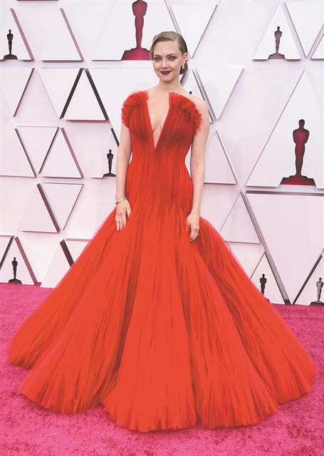 Ο πόλεμος της βραδινής τουαλέτας και του… δωδεκάποντου