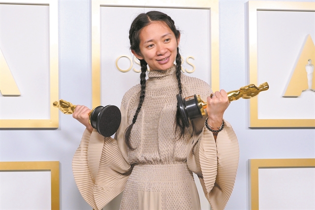 Ελειψε το θέαμα, όχι οι εκπλήξεις