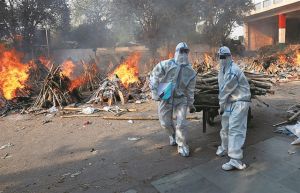 Ινδία: εκτός ελέγχου η πανδημική κρίση