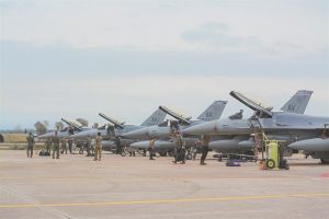 «Τράφικ» μαχητικών στην Ανδραβίδα