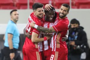 Ολυμπιακός – ΑΕΚ 2-0: Εντυπωσιακός Μπρούμα «καθάρισε» για τους πρωταθλητές