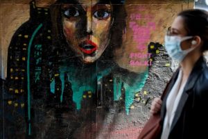 Από Ιούνιο βλέπει κάτω από 1.000 κρούσματα ο Δερμιτζάκης : Το καλοκαίρι η ανοσία της αγέλης