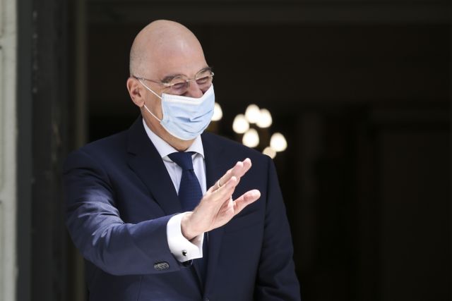 «Ο Δένδιας θα μπορούσε να ήταν εύζωνας» έγραψαν από την Προεδρική Φρουρά