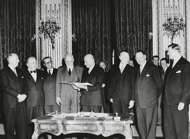 Από την κρίσιμη δεκαετία του 1950  στη δυστοπία μιας πανδημίας