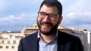 Ηλιόπουλος : Βαρύτατα εκτεθειμένος ο Χρυσοχοΐδης για τη δολοφονία Καραϊβάζ