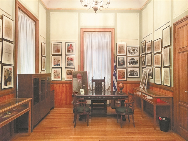 Ξετυλίγοντας το φιλμ της ζωής του Γέρου της Δημοκρατίας