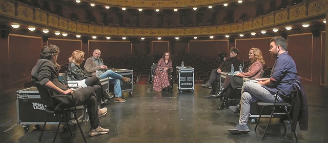 Πληρωμένες πρόβες, επιδοτήσεις, λιγότερες παραστάσεις