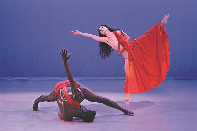 Ρεσιτάλ για Λαμπέλ, Λεόνσκαγια, Ζοάο Πίρες