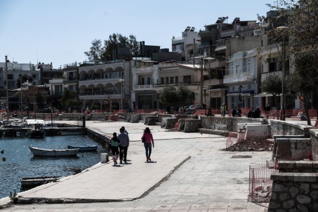 Ανοιγμα της εστίασης σε εξωτερικούς χώρους ζήτησαν Αχτσιόγλου και Ηλιόπουλος