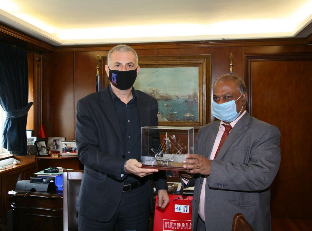 Δήμος Πειραιά : Συνάντηση Μώραλη με τους πρέσβεις της Ινδίας και της Ινδονησίας