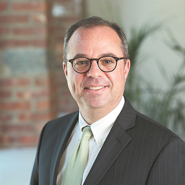 «Δεν μπορείς να ανοίξεις την οικονομία χωρίς εμβολιασμό»