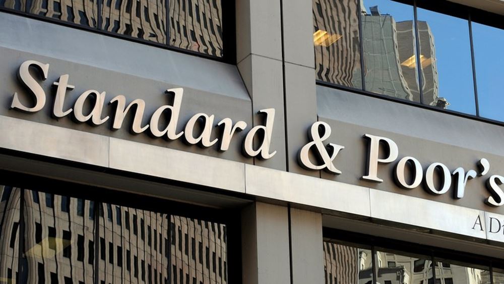 Standard & Poor’s: Αναβάθμισε σε BB την αξιολόγηση για την Ελλάδα