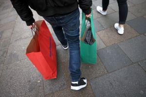 Το ωράριο των καταστημάτων τη Μεγάλη Εβδομάδα