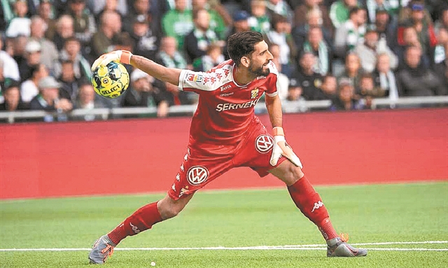 «Μου λείπει ο ήλιος, αλλά δεν γυρίζω»