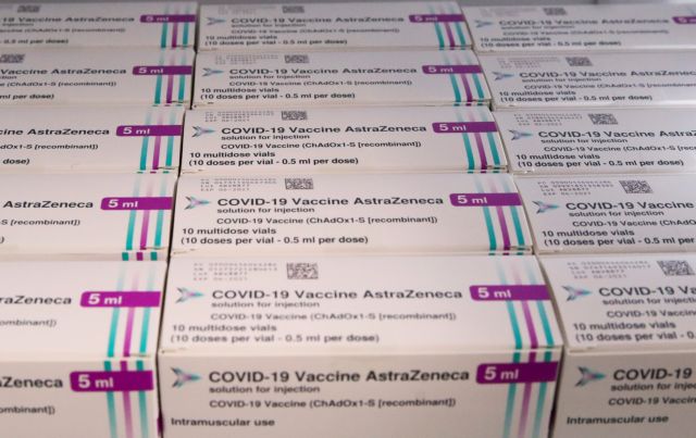 Εμβόλιο AstraZeneca : Tα σενάρια που εξετάζει η Επιτροπή Εμβολιασμών