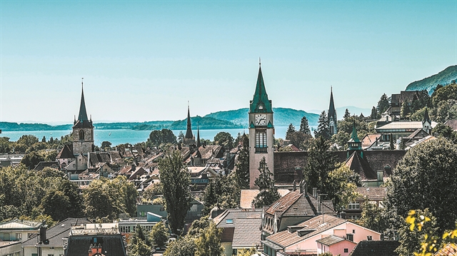 Εντυπωσιακό design, δυνατά υλικά, μεταξένια αίσθηση…