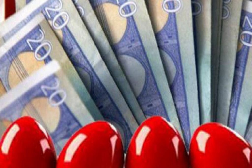 «Κουτσουρεμένο» δώρο Πάσχα για 1 στους 4 στον ιδιωτικό τομέα