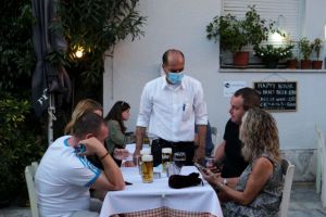 Μετά το Πάσχα στρώνει τραπέζι η εστίαση σε εξωτερικούς χώρους