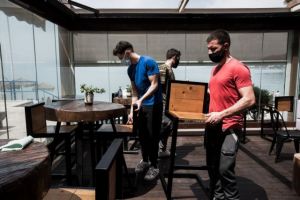 Οι ειδικοί εξηγούν γιατί δεν θα υπάρχει μουσική σε μπαρ και εστιατόρια