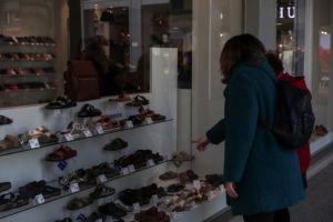 Ανοίγουν τη Δευτέρα τα μαγαζιά σε Θεσσαλονίκη και Αχαΐα