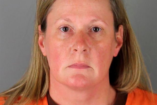 Μινεσότα : Για ανθρωποκτονία εξ αμελείας κατηγορείται η αστυνομικός που σκότωσε Αφροαμερικανό