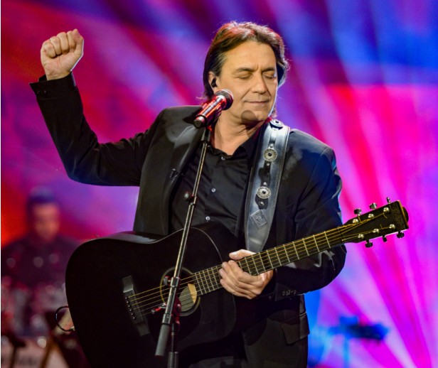 Σπίτι με το MEGA: Η ιστορία πίσω από το «Τσιγάρο» του Κότσιρα