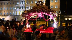 Τα δάκρυα της Παναγίας και το Χριστός Ανέστη