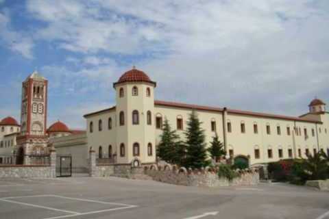 Συναγερμός από κρούσματα σε μοναστήρι στη Λαμία: Διασωληνώθηκε η ηγουμένη