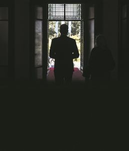 Δημοσιονομικό μπουρλότο βάζουν οι φωτιές στην κυβέρνηση