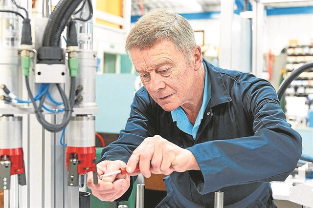 Τριπλά κερδισμένοι όσοι συνταξιούχοι εργάζονται