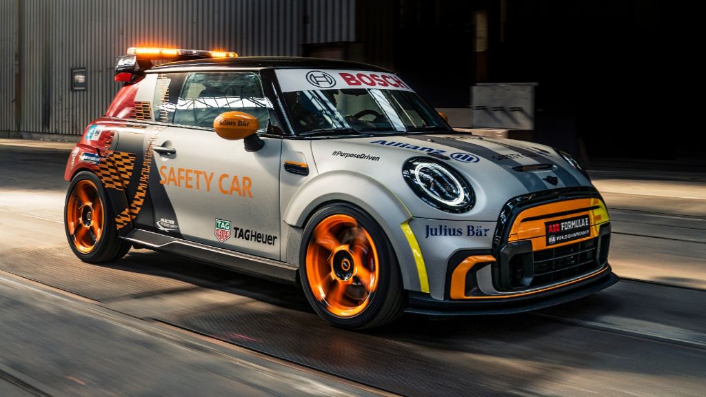 Η MINI και το Electric Pacesetter ως αυτοκίνητο ασφαλείας στην ηλεκτροκίνητη Formula E
