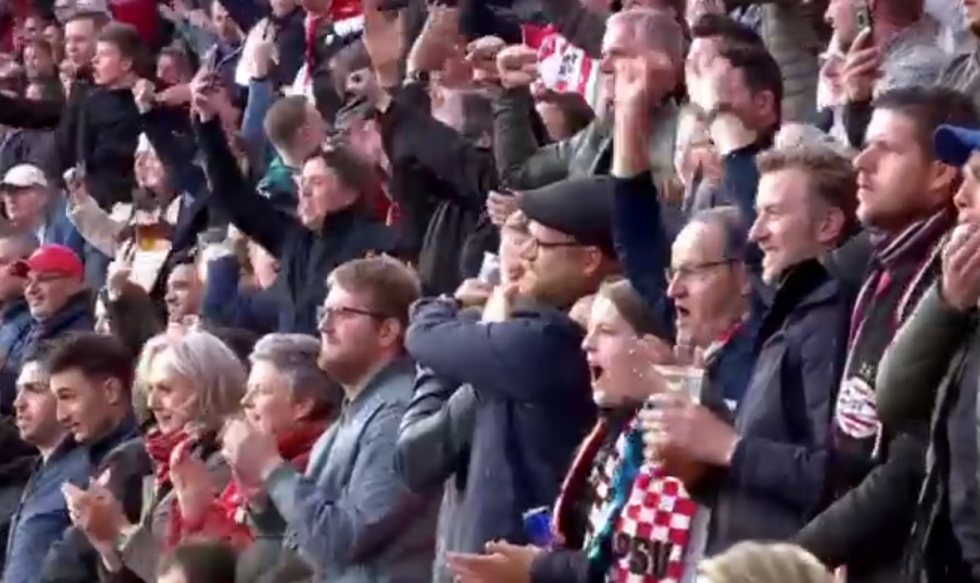 Έκλεψε την παράσταση η επιστροφή του κόσμου στα ολλανδικά γήπεδα