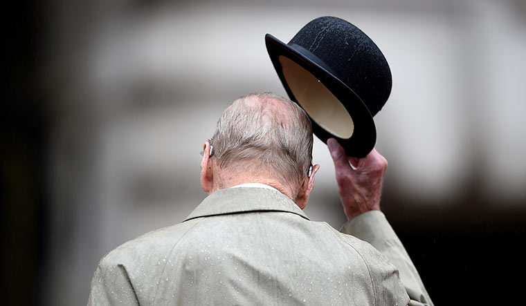To μέλλον της Ελισάβετ χωρίς τον Φίλιππο – Οι φήμες για αποχώρηση και οι πολύπλοκοι νόμοι διαδοχής