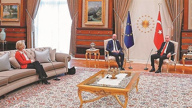 Ποιος τελικά φταίει για το «σκάνδαλο του καναπέ»;