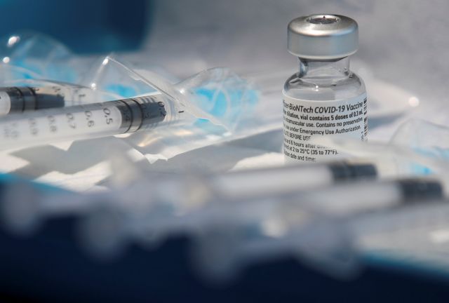 Εγινε κι αυτό! Ντελιβεράς έκλεψε μπουκαλάκι της Pfizer με πέντε δόσεις από εμβολιαστικό κέντρο