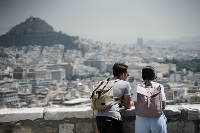 Επιφυλακτικοί σχεδόν οι μισοί Έλληνες για την άρση του lockdown – Τι λένε για self test και εμβολιασμούς