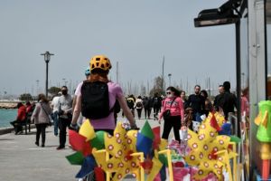 Πότε θα πάψουμε να στέλνουμε SMS για τις μετακινήσεις μας – Οι κρίσιμες ημερομηνίες για το άνοιγμα της χώρας