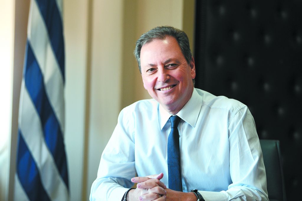 «Προσφέρουμε 40.000 ευρώ σε κάθε νέο αγρότη»