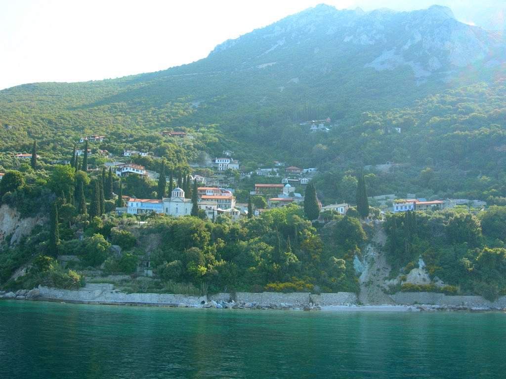 Αυξήθηκαν τα κρούσματα στο Άγιο Όρος – Τέσσερις μοναχοί στο νοσοκομείο