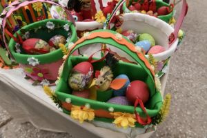 Θα μπορούσε να επιτραπεί το Πάσχα στο χωριό με αυστηρές οδηγίες θεωρεί η Λινού