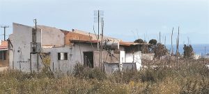 Ο αμίαντος παραμονεύει στο Μάτι