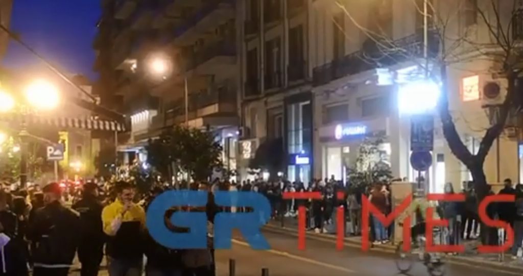 Κοροναϊός : Απίστευτες εικόνες συνωστισμού στη Θεσσαλονίκη