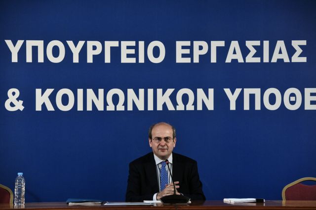 Ψηφιακή Κάρτα Εργασίας: Πως θα εφαρμοστεί και σε ποιους κλάδους – Πως θα καταγράφονται οι υπερωρίες