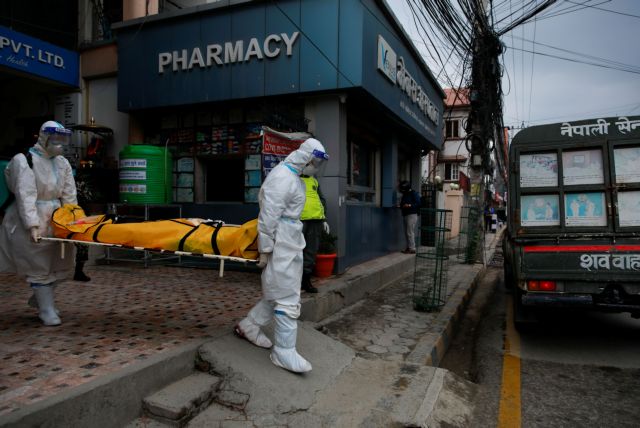 ΠΟΥ:1 στους 4 θανάτους παγκοσμίως και το 46% των νέων κρουσμάτων σημειώθηκαν στην Ινδία